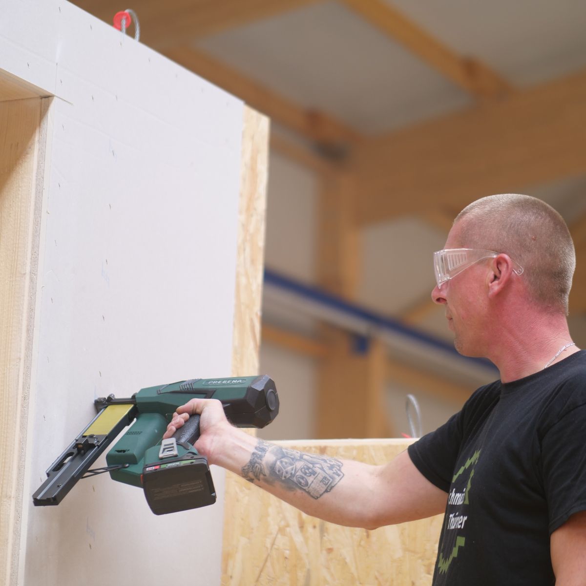 Chiodatrice pneumatica a batteria Prebena per chiodi a testa piatta (brads) tipo J da 16-55 mm