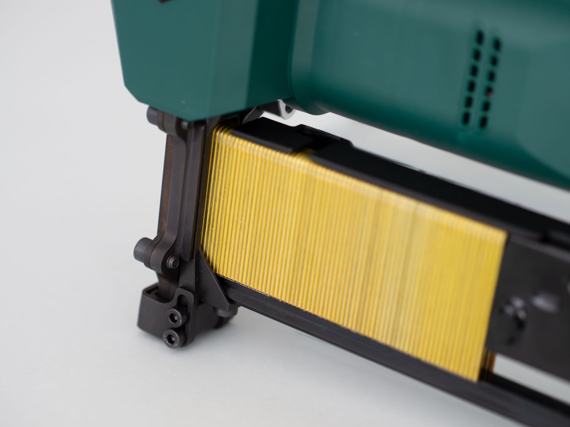 Chiodatrice pneumatica a batteria Prebena per chiodi a testa piatta (brads) tipo J da 16-55 mm